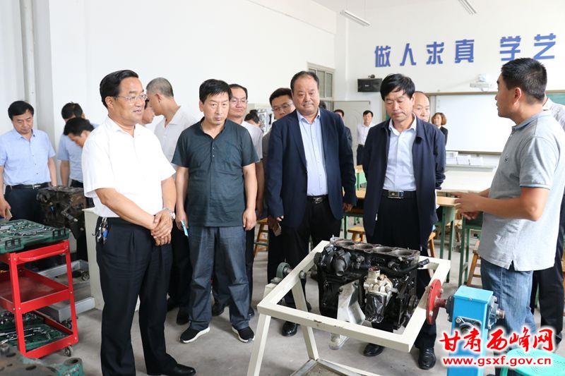 电器实训室_副本.jpg 电器实训室_副本.jpg